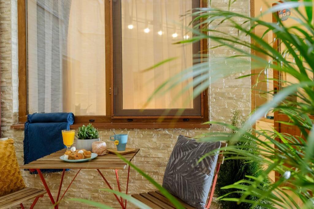 Studio With Private Terrace Next To Cismigiu Bucharest Exterior photo