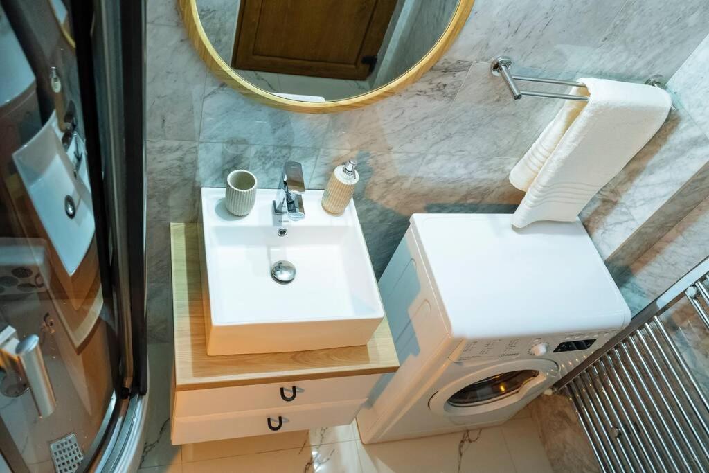 Studio With Private Terrace Next To Cismigiu Bucharest Exterior photo