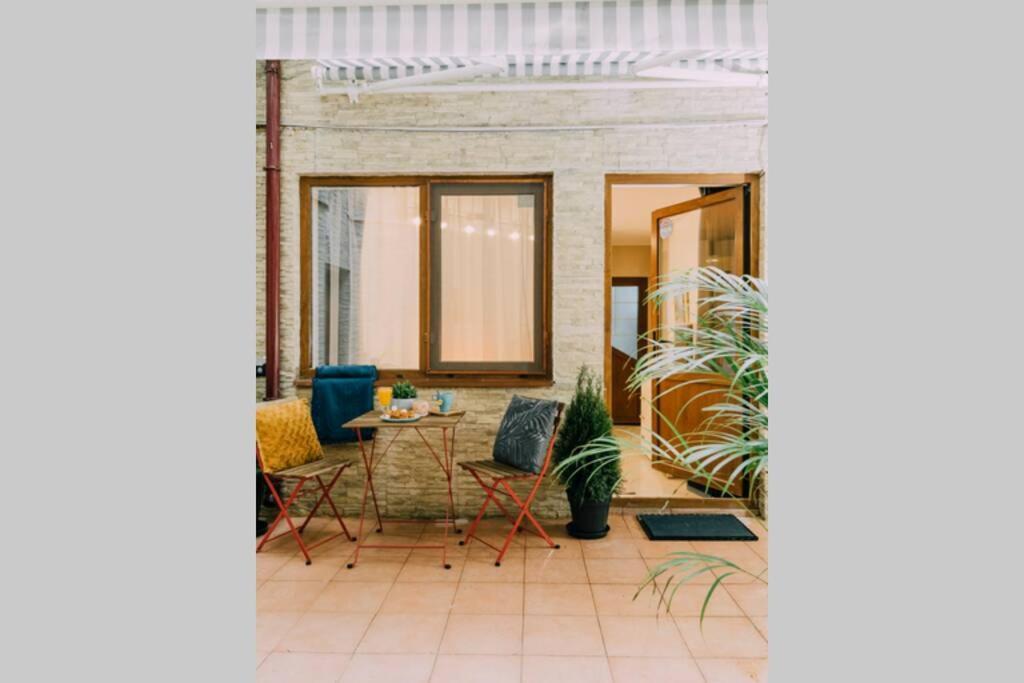 Studio With Private Terrace Next To Cismigiu Bucharest Exterior photo
